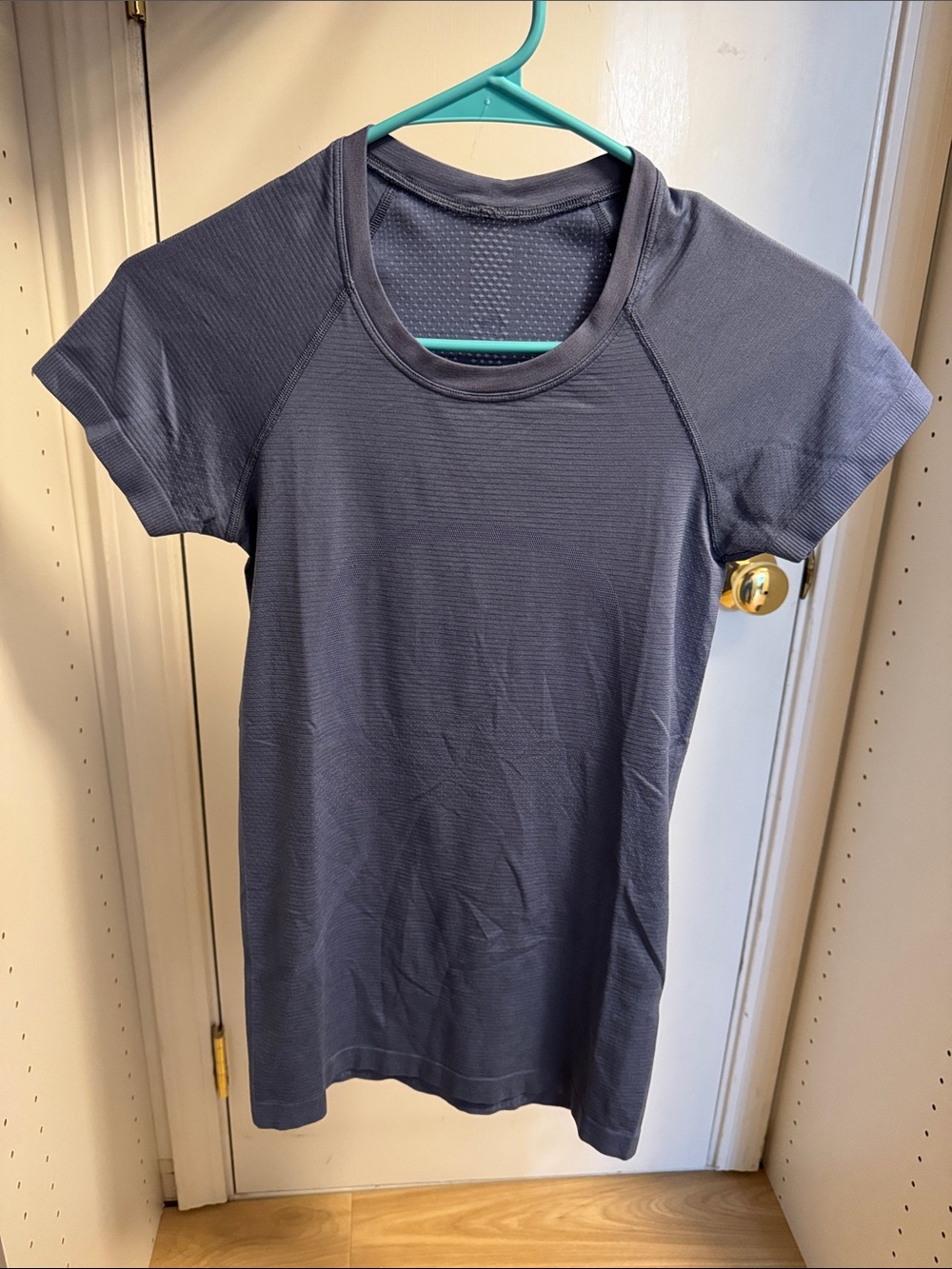 Lululemon swiftly tech Short Sleeve shirt hip length - Slate Blue size 4